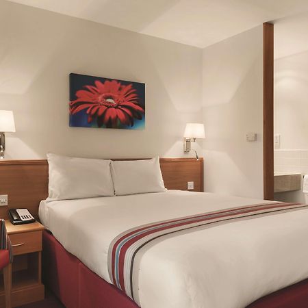 Hotel Ramada By Wyndham Cambridge Fen Drayton Exteriér fotografie