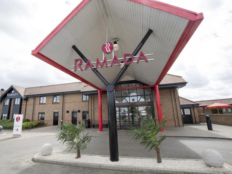 Hotel Ramada By Wyndham Cambridge Fen Drayton Exteriér fotografie