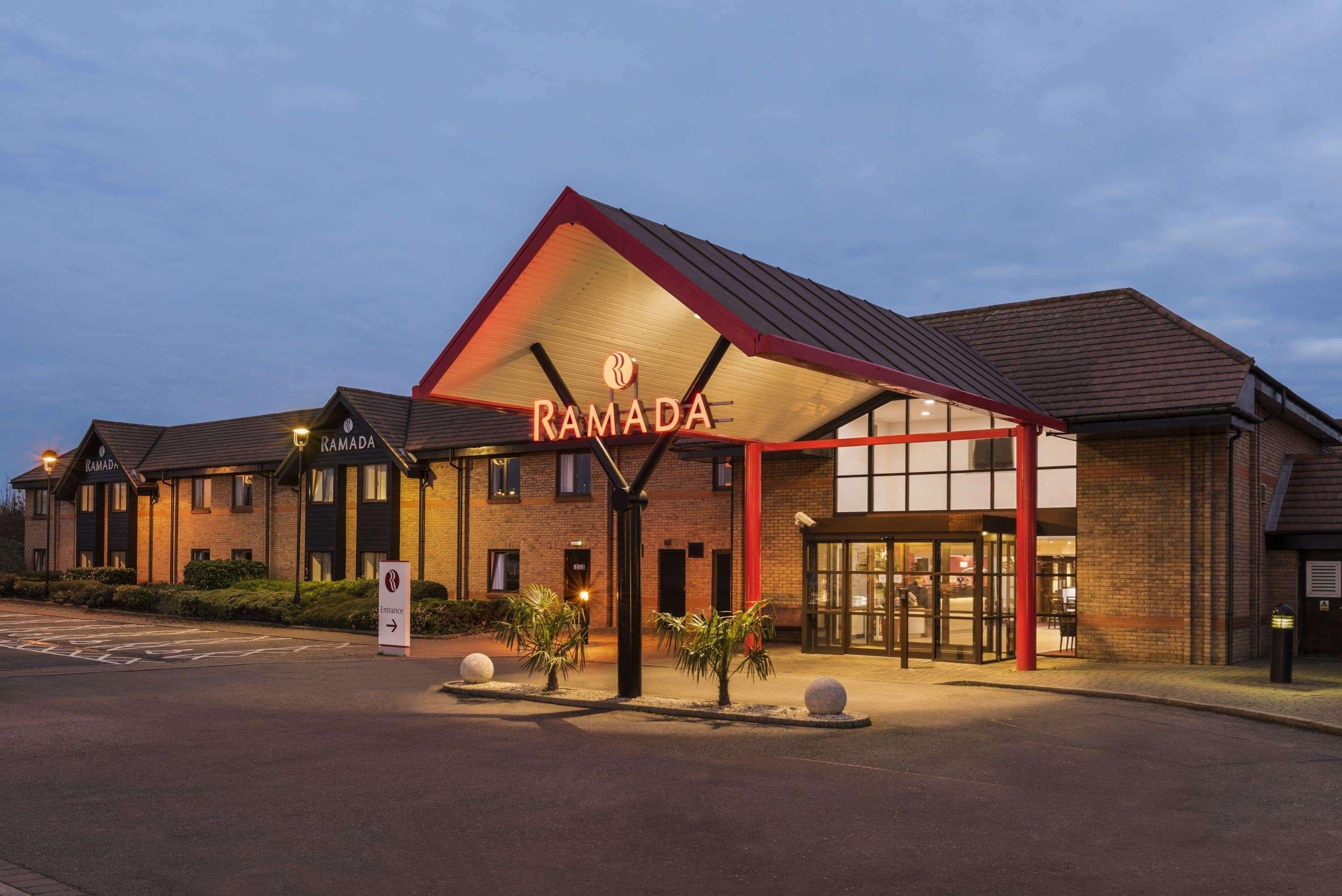 Hotel Ramada By Wyndham Cambridge Fen Drayton Exteriér fotografie