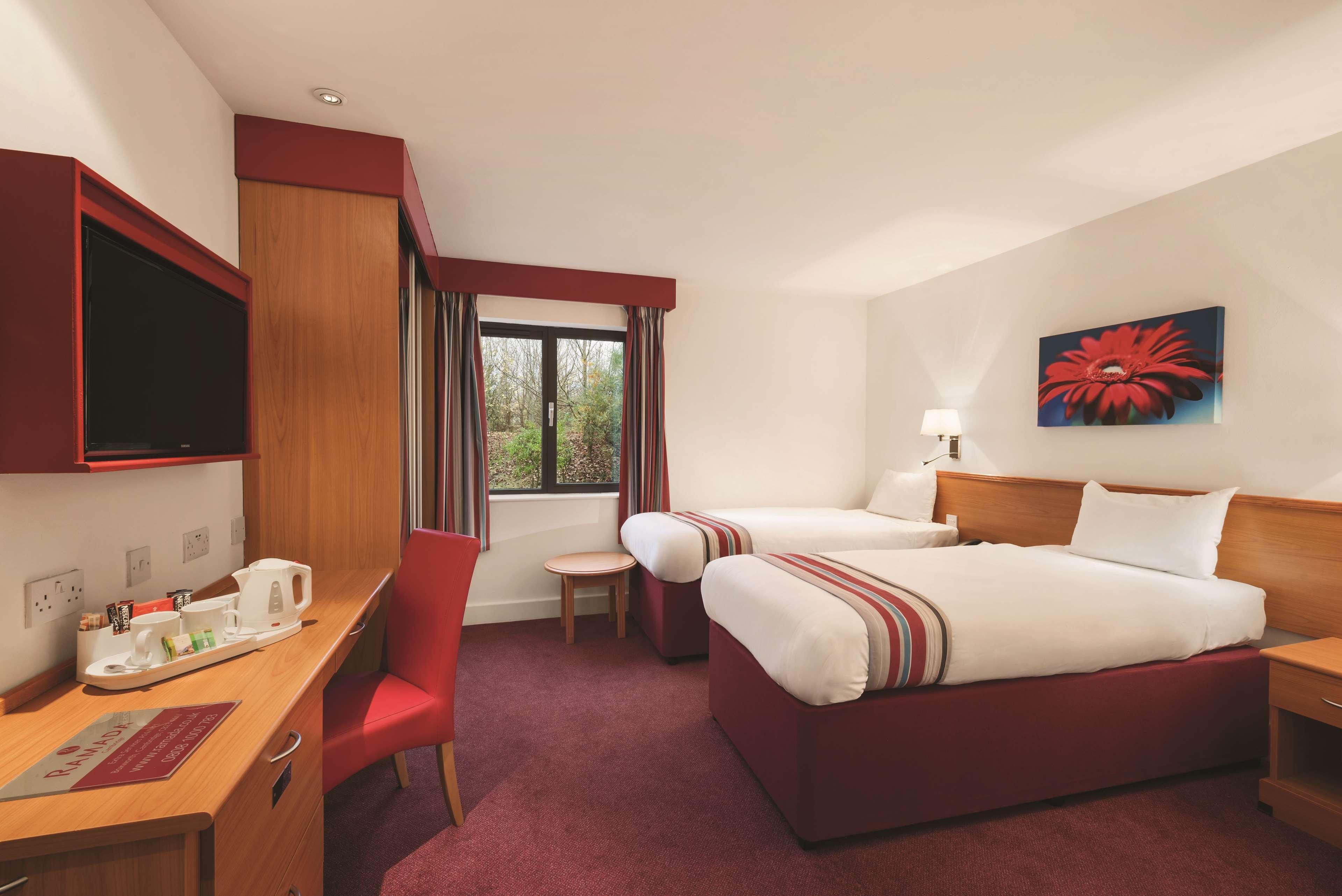 Hotel Ramada By Wyndham Cambridge Fen Drayton Exteriér fotografie