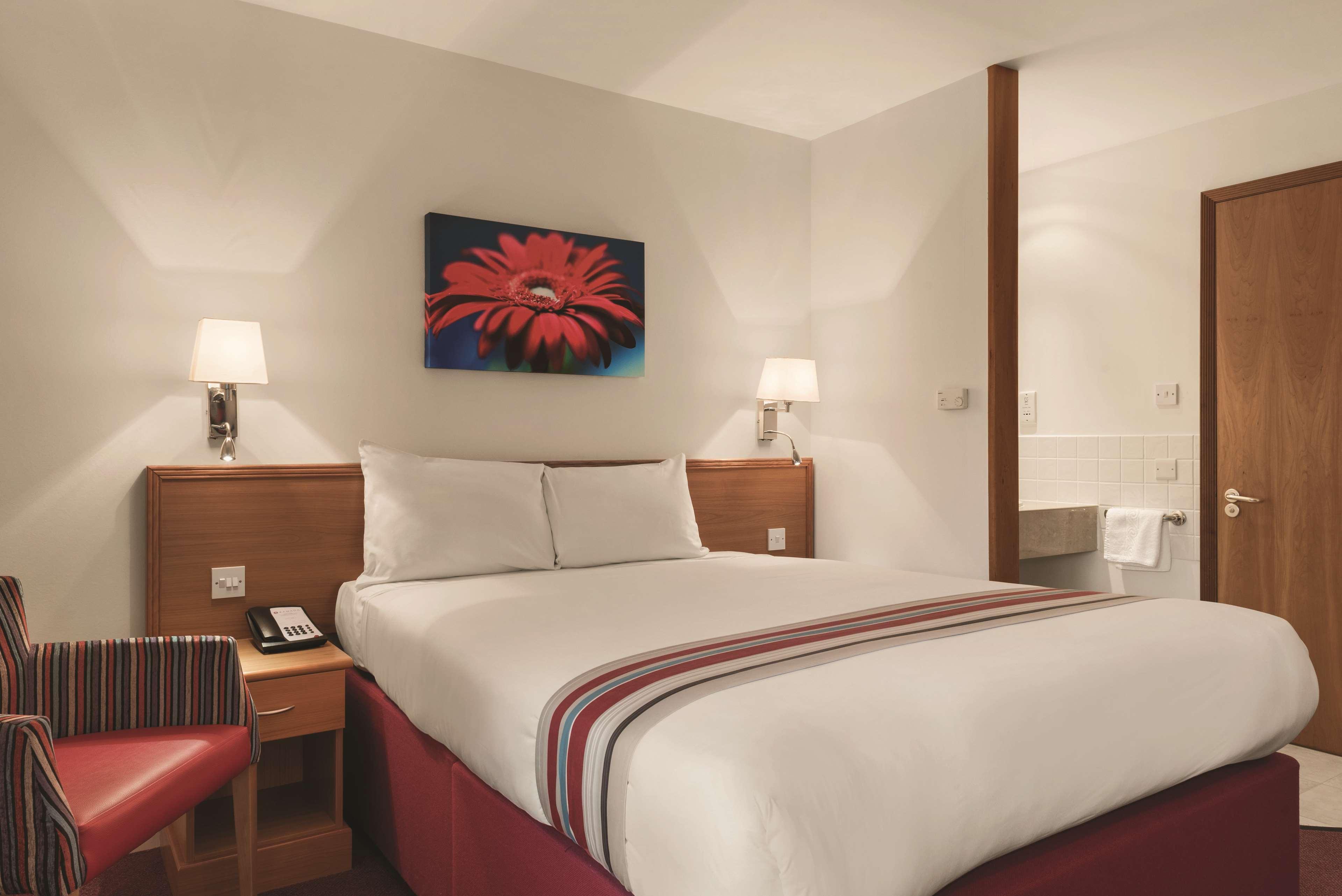 Hotel Ramada By Wyndham Cambridge Fen Drayton Exteriér fotografie